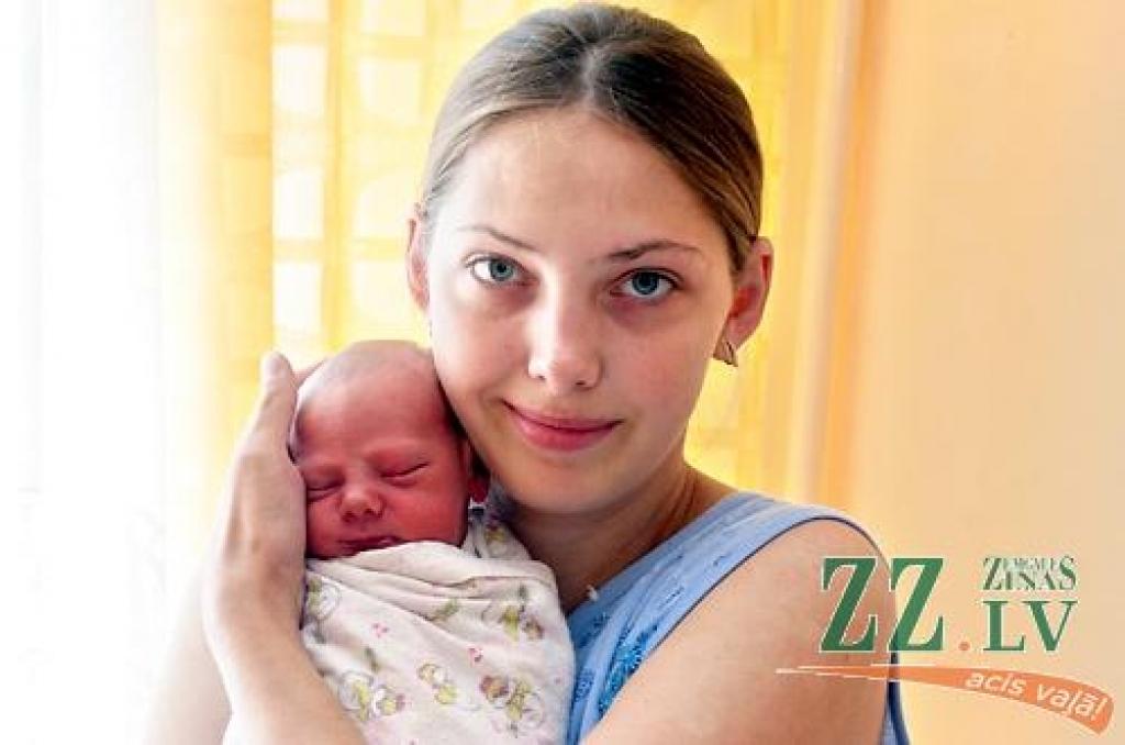 Jeļena Fjodorova ar dēlu Kirilu.
Autors: Agris Samcovs.