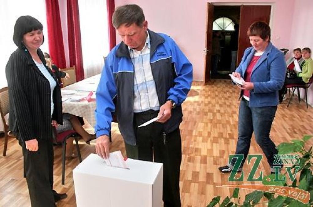 Viszemākā aktivitāte sestdien novērota Sesavā, kur līdz pulksten 16 pie urnām bija devušies tikai 22,38 procenti vēlētāju.
Autors: Agris Samcovs.