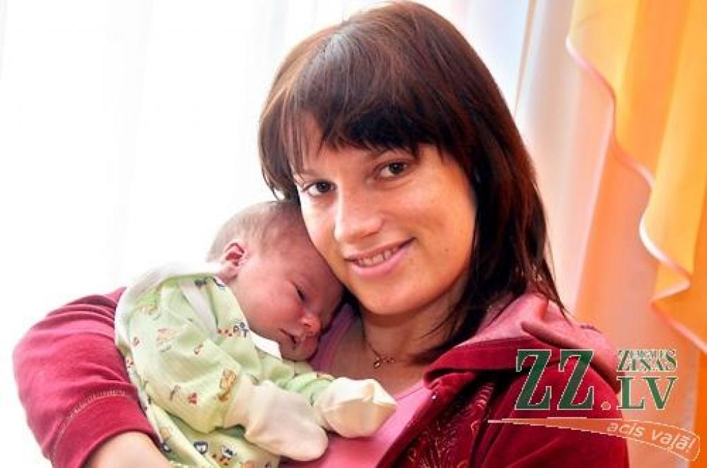 Kristīne Jansone ar dēlu Miku.
Autors: Agris Samcovs.