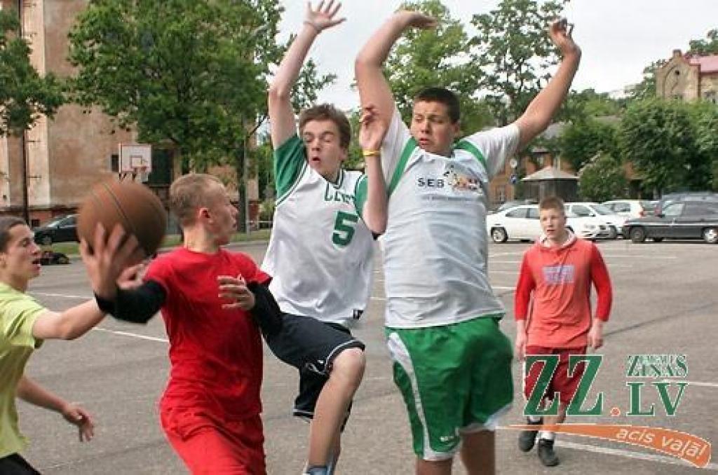 Autors: Agris Samcovs.