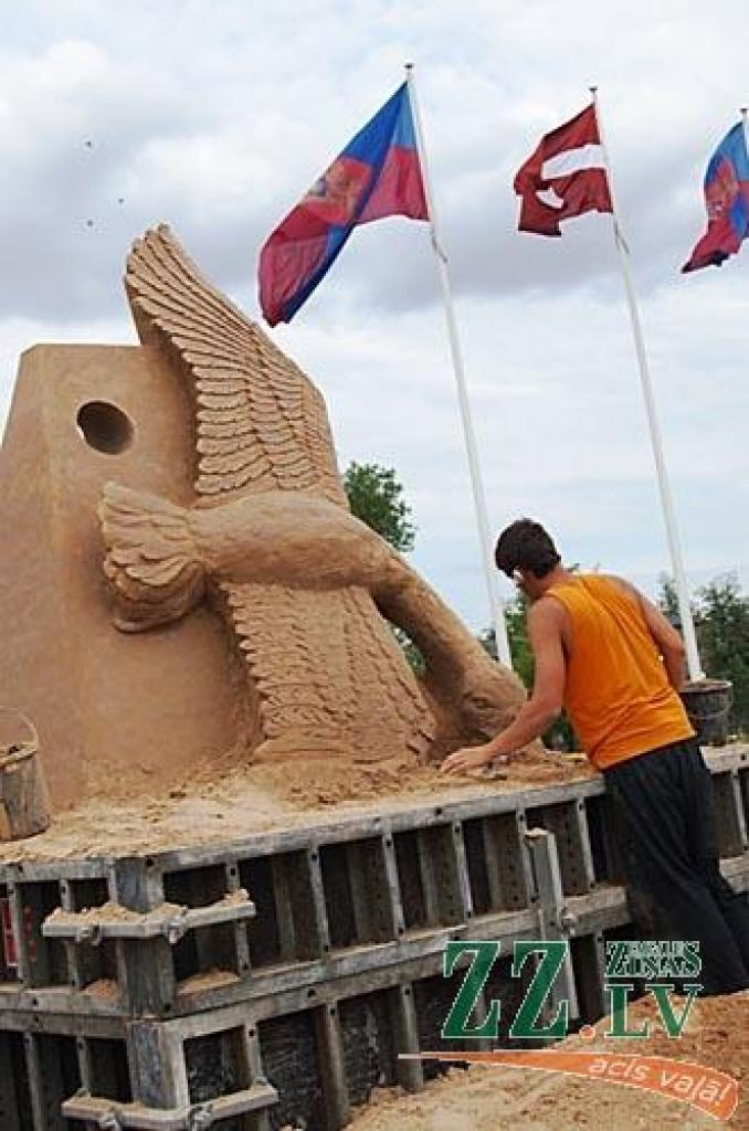 Noslēgusies 3.Starptautiskā smilšu skulptūru festivāla trešā darba diena.