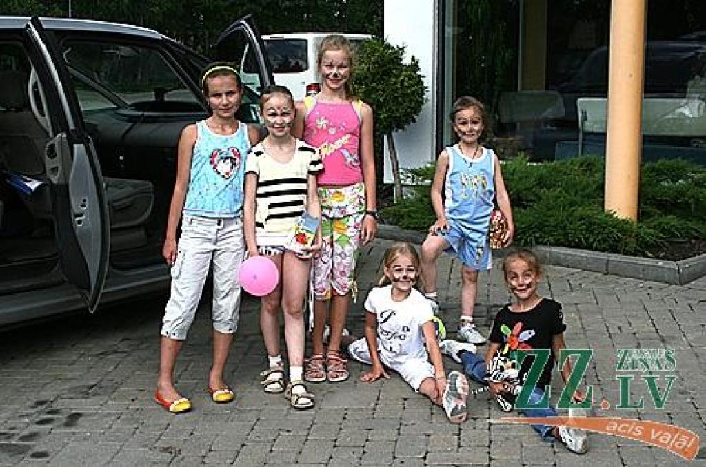 Kaļiņingradas Bērnu un jaunatnes sporta skolas audzēkņi – starp karnevālu un mājupceļu.
Autors: Armands Jēgermanis.