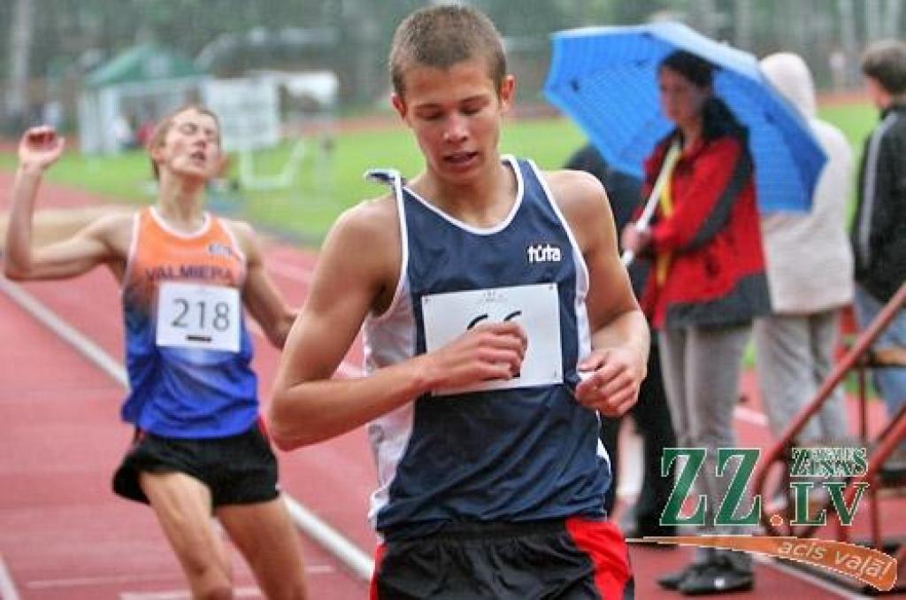 Ritvars Dombrovskis (priekšplānā).
Autors: No «Ziņu» arhīva.