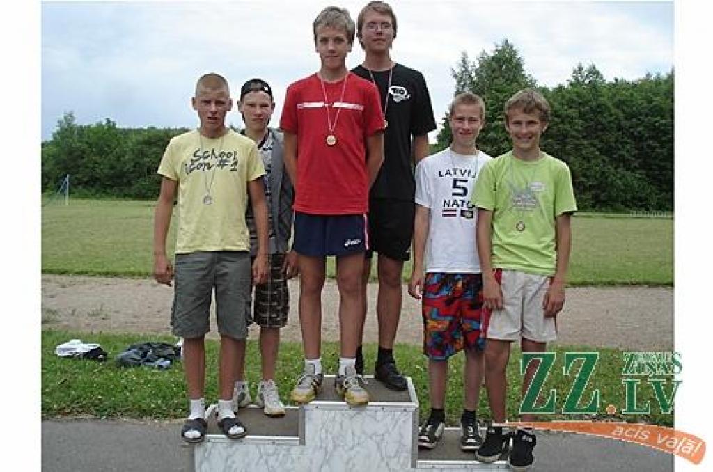 Uzvarētāji 1994. - 1995.gadā dzimušo zēnu grupā.
Autors: No Jāņa Riharda arhīva.