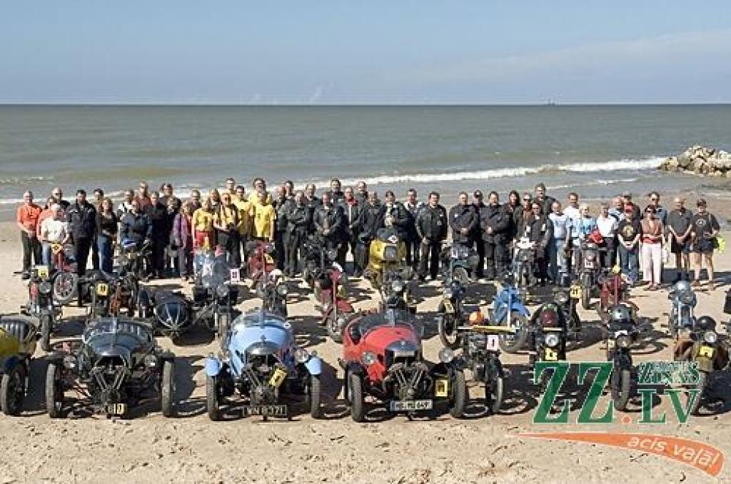 2007.gada salidojuma dalībnieku foto Kolkasragā.
Autors: www.kurlandround.lv