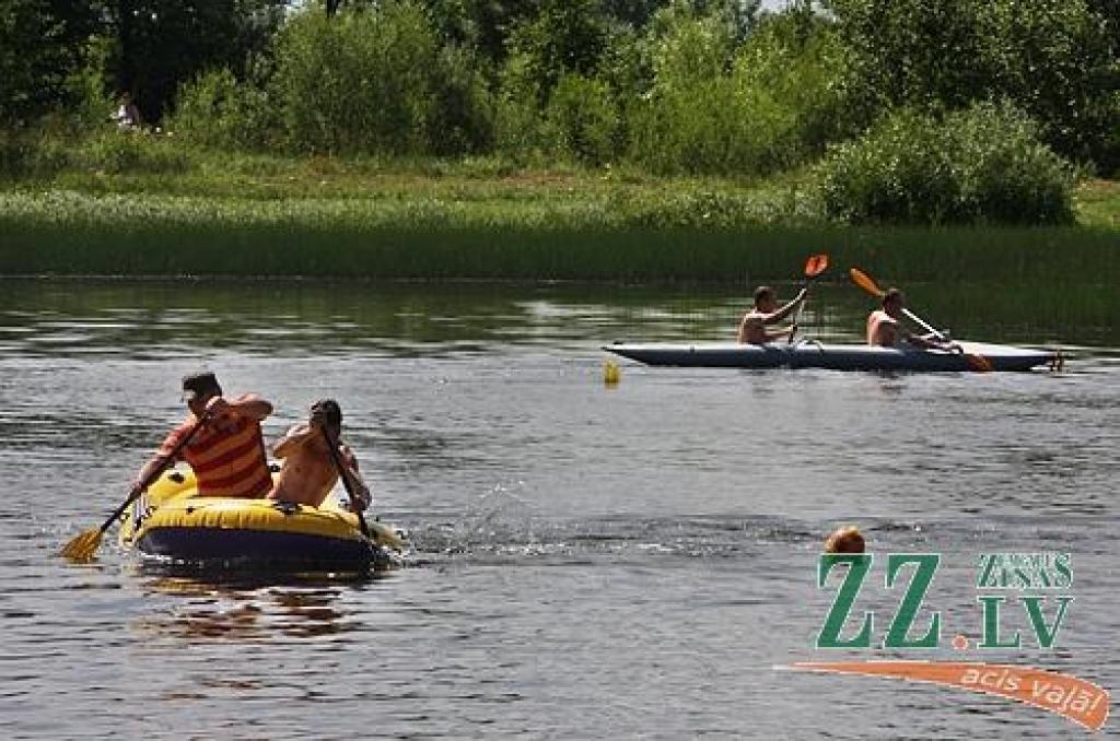 Airē volejbola komanda «Dorupes lepnums».
Autors: Krišjānis Grantiņš.