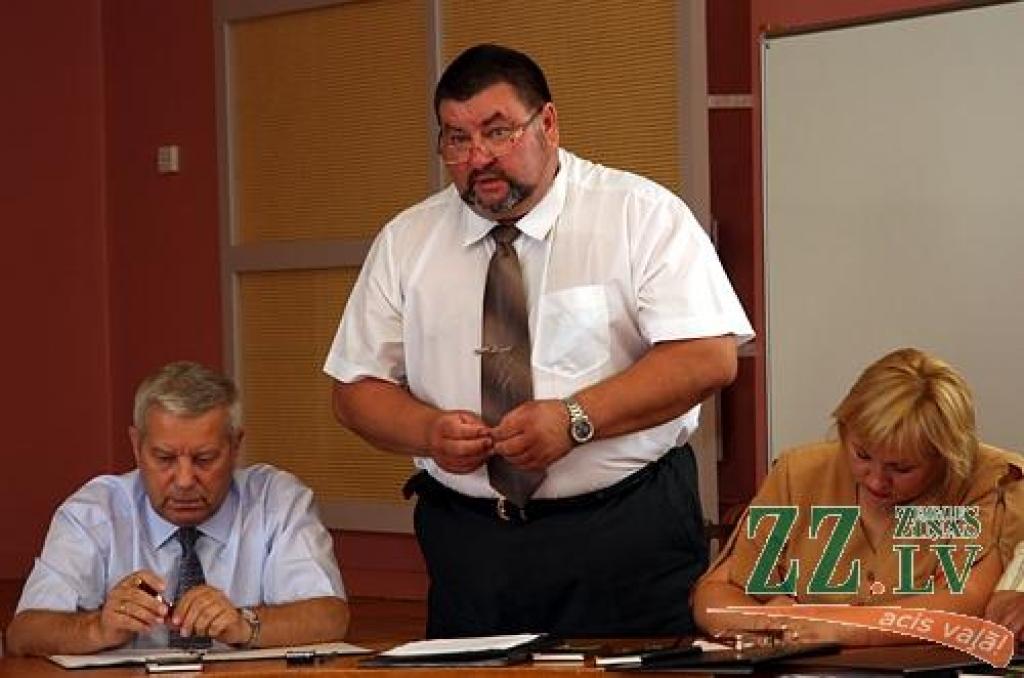 Ziedonim Caunem uz Jelgavas novada vadītāja posteni konkurentu nebija - amatā viņš, tāpat kā vietnieki, ievēlēts vienbalsīgi.
Autors: Krišjānis Grantiņš.