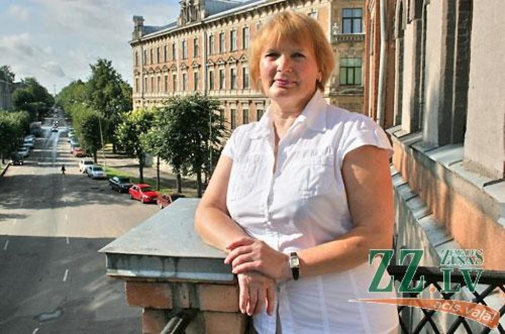 Jelgavas Zinātniskās bibliotēkas direktore Aija Nadziņa.
Autors: Agris Samcovs.