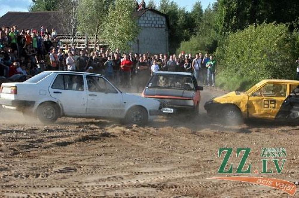 Kurš no trijiem izdzīvos?
Autors: Agris Samcovs.