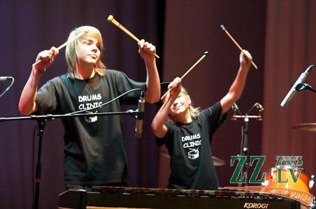 Uz skatuves jelgavnieki - «Drums Clinic».
Autors: Agris Samcovs. 