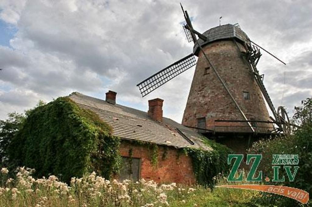 Autors: Agris Samcovs.