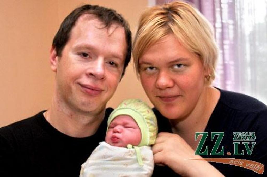 Ilze un Ansis Paukši ar dēlu Reini.
Autors: Agris Samcovs.