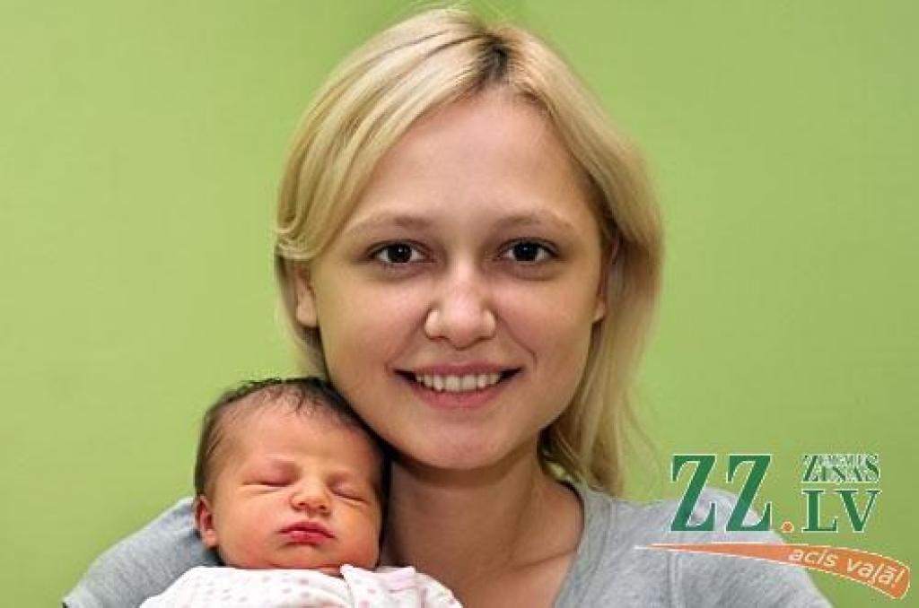 Lana Lakstīgala ar pirmdzimto Laini.
Autors: Agris Samcovs.