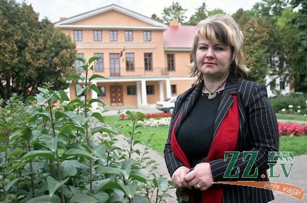 «No ministres Koķes neredzu, ka viņa cīnītos un būtu skolotāju pusē,» teic bijusī latviešu valodas un literatūras skolotāja Dace Saliņa.
Autors: Agris Samcovs.