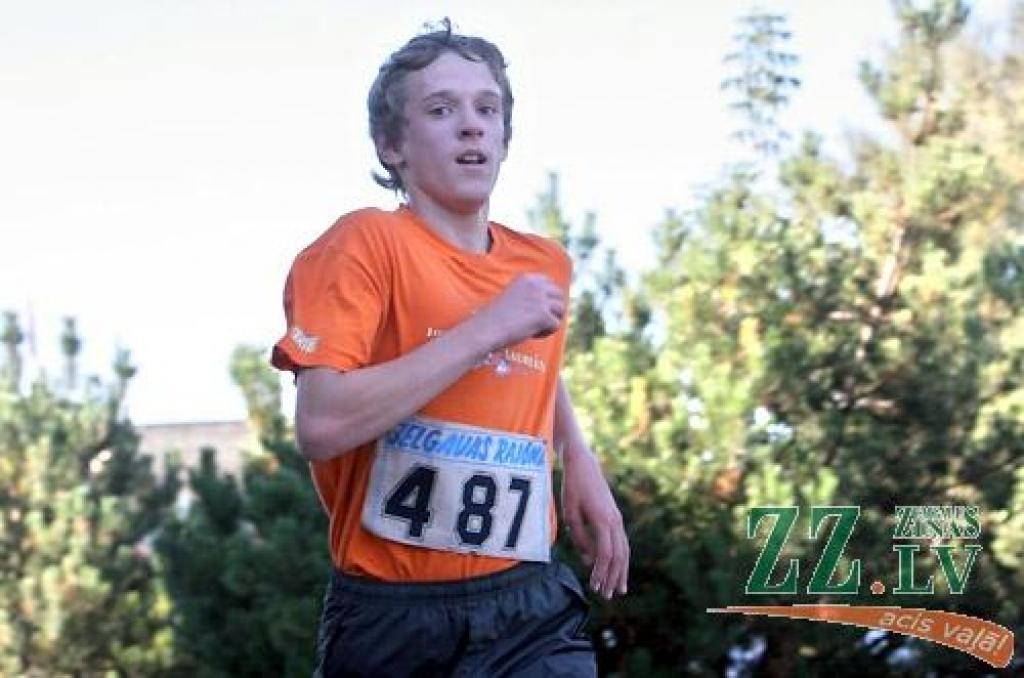 Piecu kilometru distanci visātrāk veica 1994.gadā dzimušais jelgavnieks Ritvars Karpikovs.
Autors: Agris Samcovs.