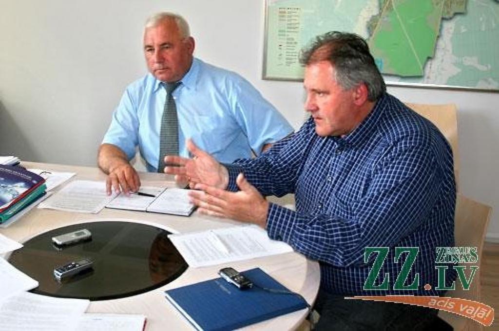 Jelgavas mēra vietnieks Vilis Ļevčenoks un NĪP valdes loceklis Juris Vidžis.
Autors: Armands Jēgermanis.