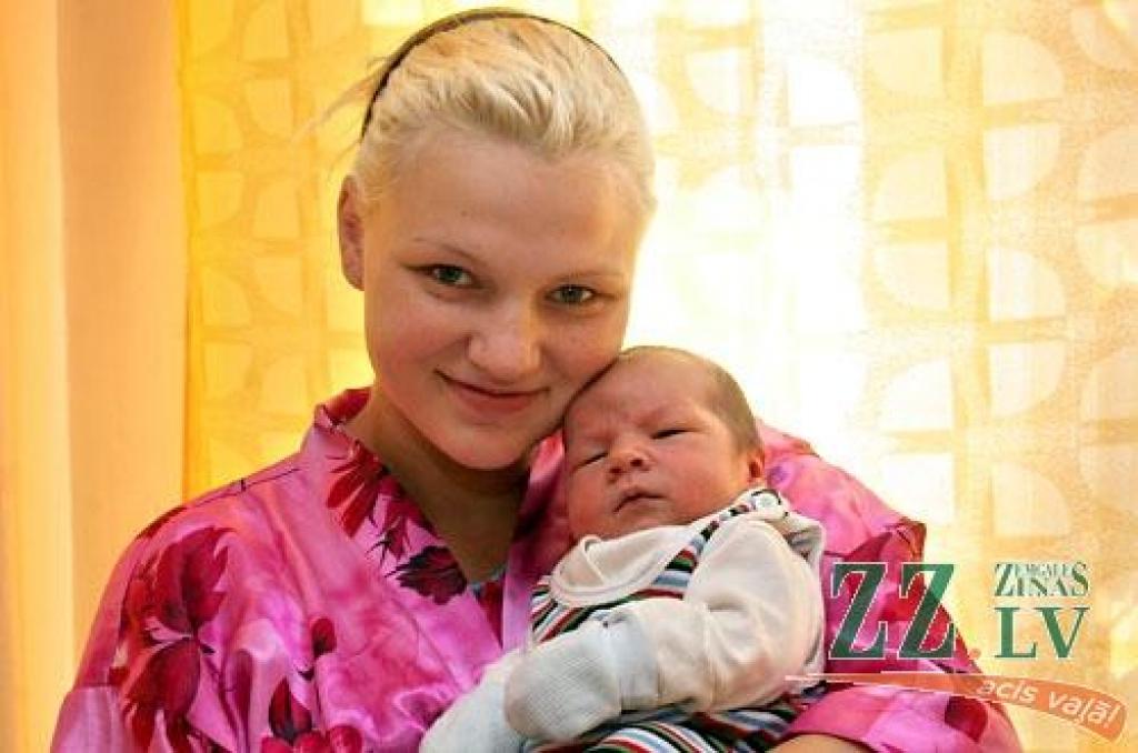 Madara Bensone ar dēlu Kristeru.
Autors: Agris Samcovs.