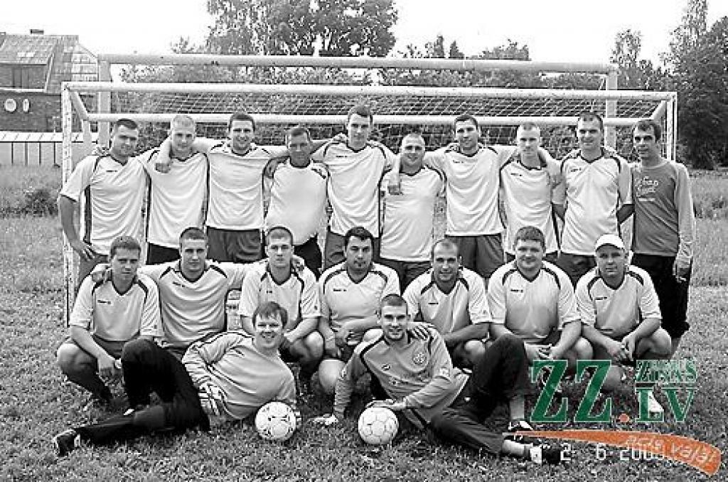 Kausa ieguvēju «LDZ» komandā spēlēja: Valerjans Brokans, Igors Zaharecs, Dmitrijs Striško, Vadims Koņevskis, Aleksejs Stepanovs, Maksims Višņakovs, Deniss Fomenko, Deniss Solovjovs, Valerijs Fjodorovs, Jurijs Ivanovs, Igors Kurčanovs, Aleksandrs Grigorjevs, Romans Garkuļs, Romans Uzlovs, Viktors Nazarenko, Marats Ismagulovs, Ojārs Kārliņš, Ruslans Gurmans.
Autors: No organizatoru arhīva.