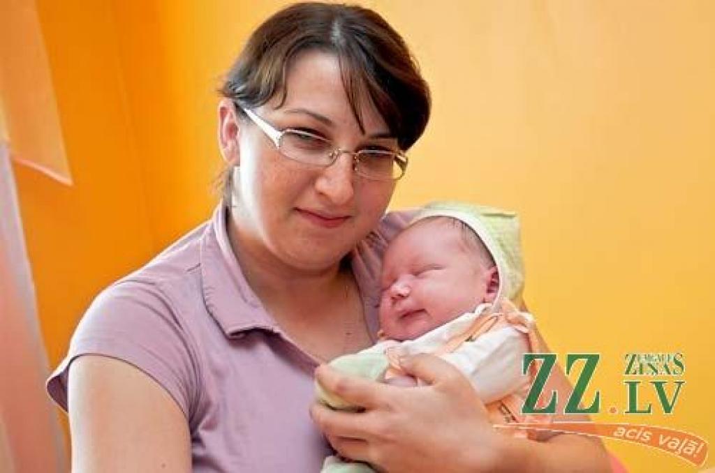 Olga Cinovska ar dēlu Emīlu.
Autors: Agris Samcovs.