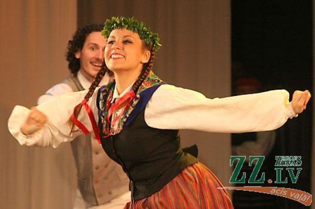 31.oktobrī Jelgavas kultūras namā notika «Rudens danči», kuros piedalījās deju ansambļi «Gauja» no Valmieras, «Kursa» no Saldus, «Vektors» no Rīgas, kā arī «Kalve», «Lielupe» un 30 gadus vecais «Diždancis» no Jelgavas.

Savas oriģināldejas...