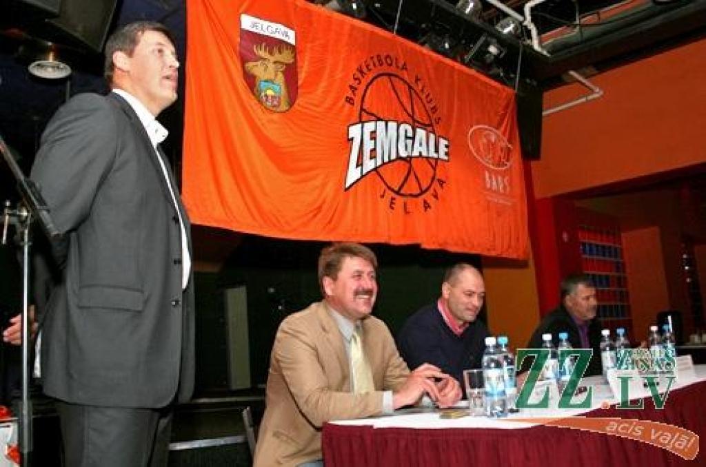 BK «Zemgale» vadība: (no kreisās) Jānis Bacāns, Juris Kaminskis, Dainis Liepiņš un Varis Krūmiņš.
Autors: Agris Samcovs.