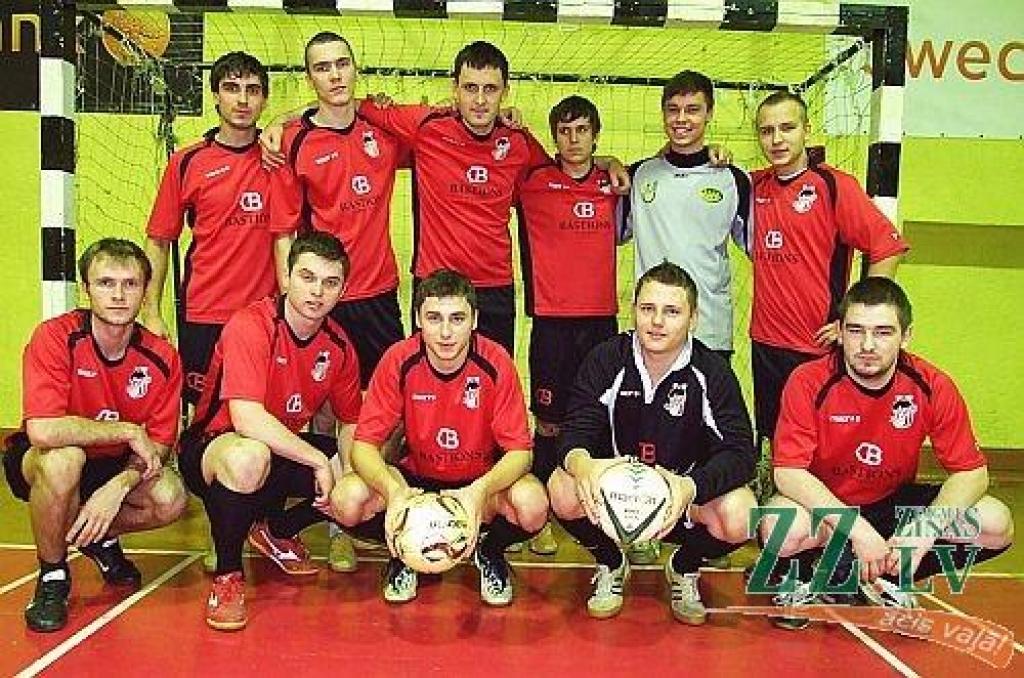 LLU futbola izlases bāzes komanda JSFB/LLU, kuras sastāvā ir gan LLU pašreizējie studenti, gan absolventi.
Autors: Lāsma Līcīte.