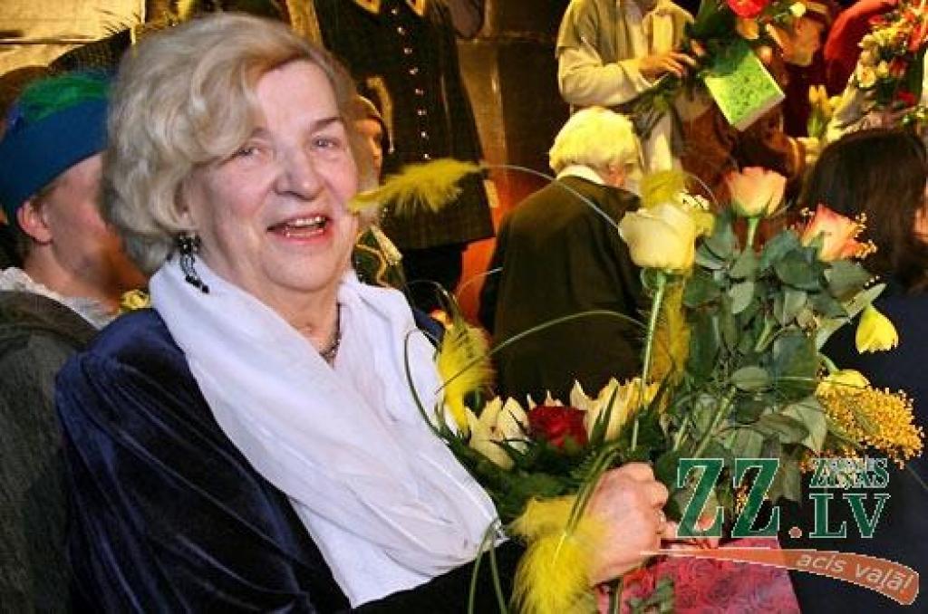 «Neesmu pagrabu un istabu teātru piekritēja, gribas, lai teātris ir svētki,» atzīst L.Ņefedova.
Autors: Agris Samcovs.