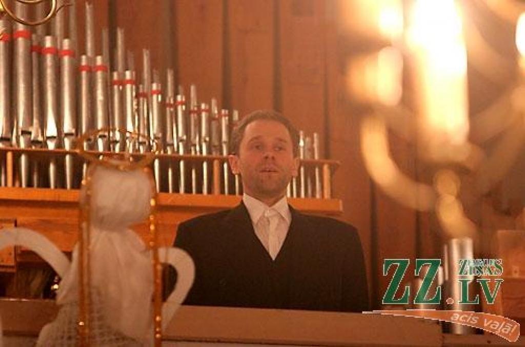 Šodien Sv.Annas katedrālē bija atkalredzēšanās ar ērģelnieku Aigaru Reini, tenoru Jāni Kurševu un citiem, kas turpināja vakardienas koncerta uzburto noskaņu un arī katedtrāles muzikālo tradīciju.

Otrajos Ziemassvētkos, 26.decembrī,...