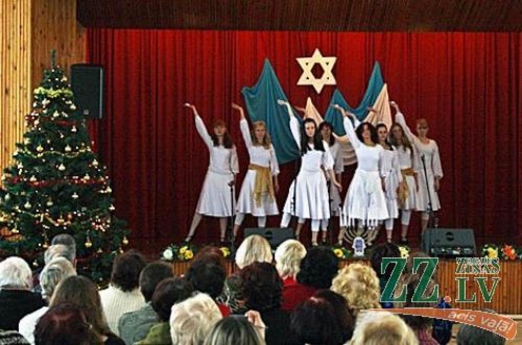 20.decembrī Jelgavas Amatu skolas aktu zālē notika Ebreju kultūras nedēļas noslēguma koncerts «Hanuka» – «חנוכה».

Koncertā ar ebreju tradicionālo deju priekšnesumiem uzstājās Jelgavas ebreju biedrības deju kolektīvs «Simha» (vadītājs...