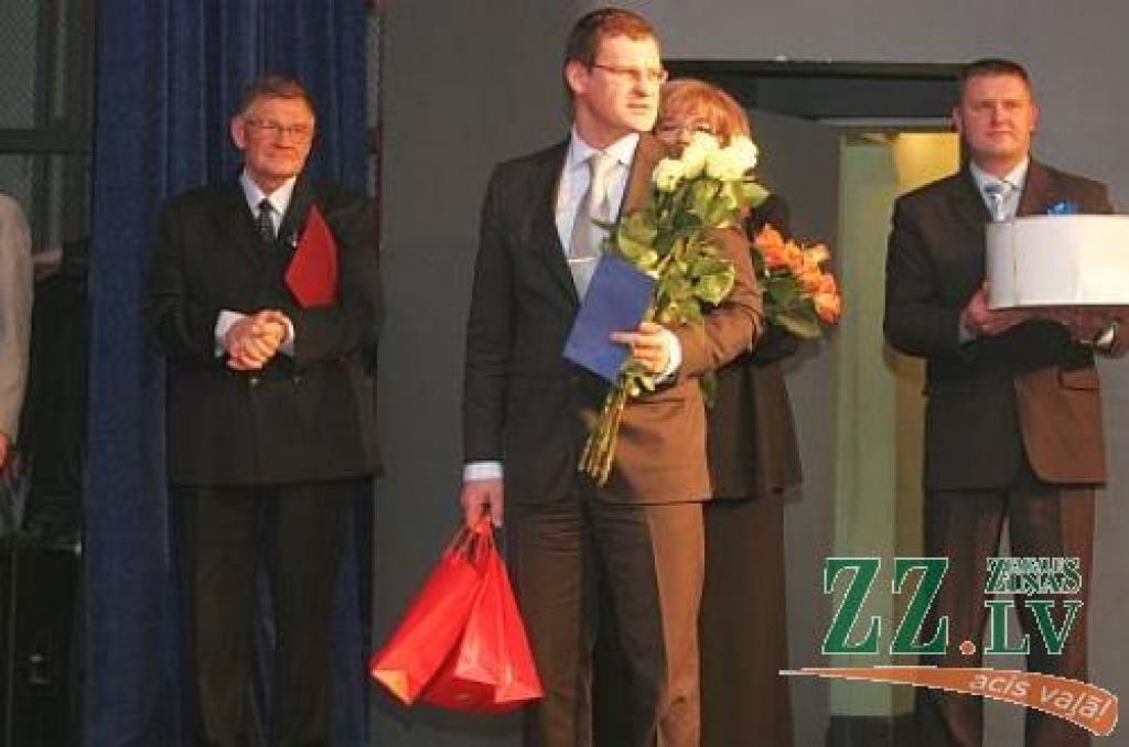 Nedēļas foto. Iesūti savu parakstu!
Ko domā Mintauts Buškevics pirms Ādolfa Alunāna teātra sveikšanas?
Aicinām jūs, lasītāji, iesūtīt publicēšanai gan savas, smaidu raisošas, ar Jelgavu un novadiem saistītas fotogrāfijas, gan asprātīgus...