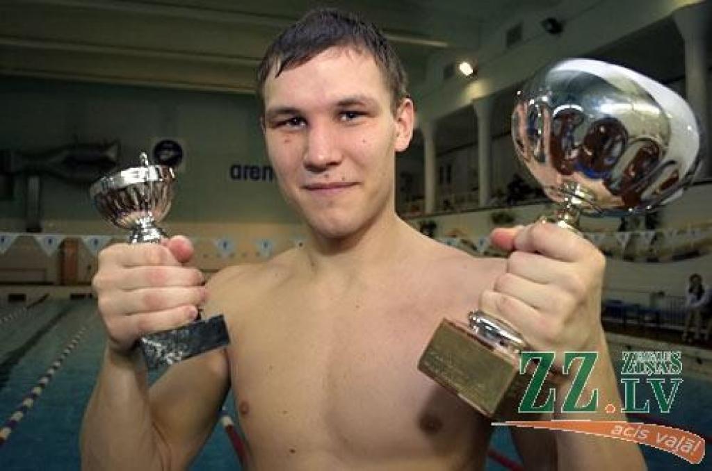 A.Miskarova kauss ar iegravējumiem kā allaž paliks glabāšanā Specializētajā peldēšanas skolā, bet «mazais kauss» līdz ar naudas balvu – Dmitrija Pupkova īpašumā.
Autors: Agris Samcovs