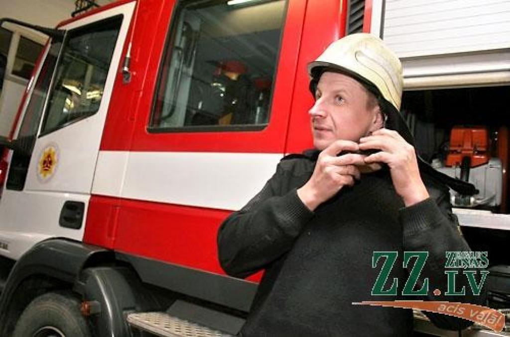 Aigars Ziediņš: «Mūsu darbā netrūkst kuriozu, bet jautrība beidzas tur, kur sākas cīniņš par cilvēku dzīvībām un īpašumu glābšanu»
Autors: Agris Samcovs
