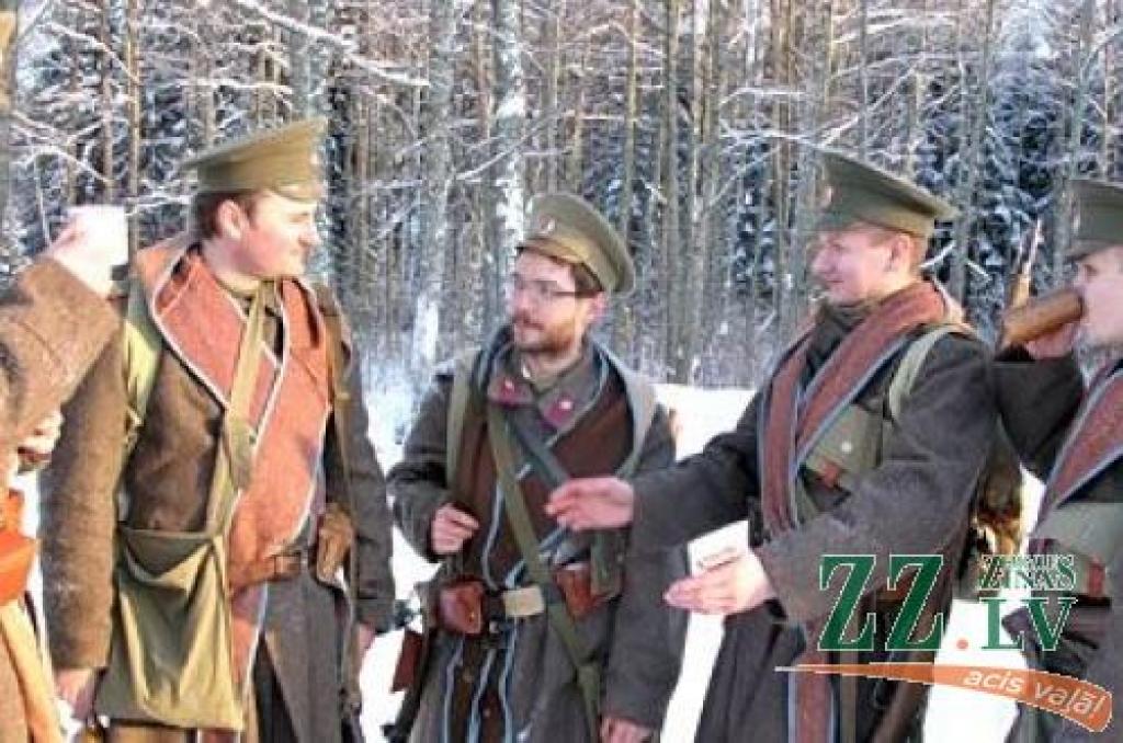 Vairāki simti ģimeņu, draugu un kolēģu, kara vēstures entuziastu, jaunsargu, skautu un gaidu sestdien, 9.janvārī, pulcējās tradicionālajā latviešu strēlnieku Ziemassvētku kauju atceres pasākumā, kas notika Latvijas Kara muzeja filiālē...