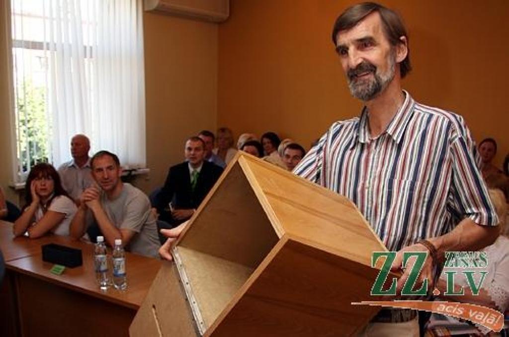 Jelgavas Vēlēšanu komisijas priekšsēdētājs Jānis Dēvics.
Autors: Agris Samcovs