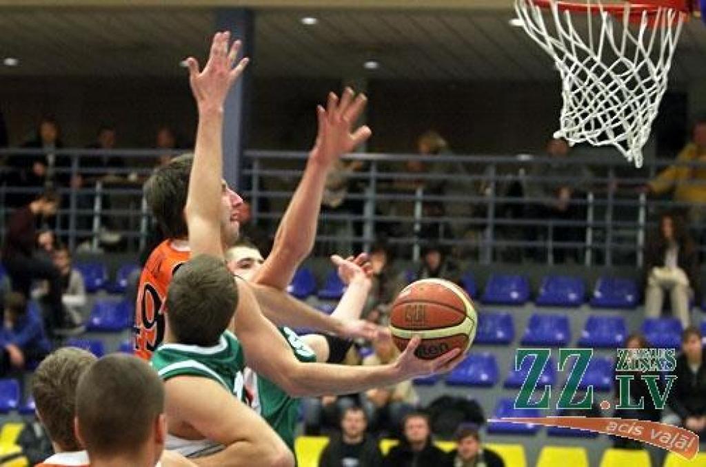 Mirklis no «Zemgales» un «Ķeizarmeža» iepriekšējās tikšanās Jelgavas Sporta hallē.
Autors: Agris Samcovs