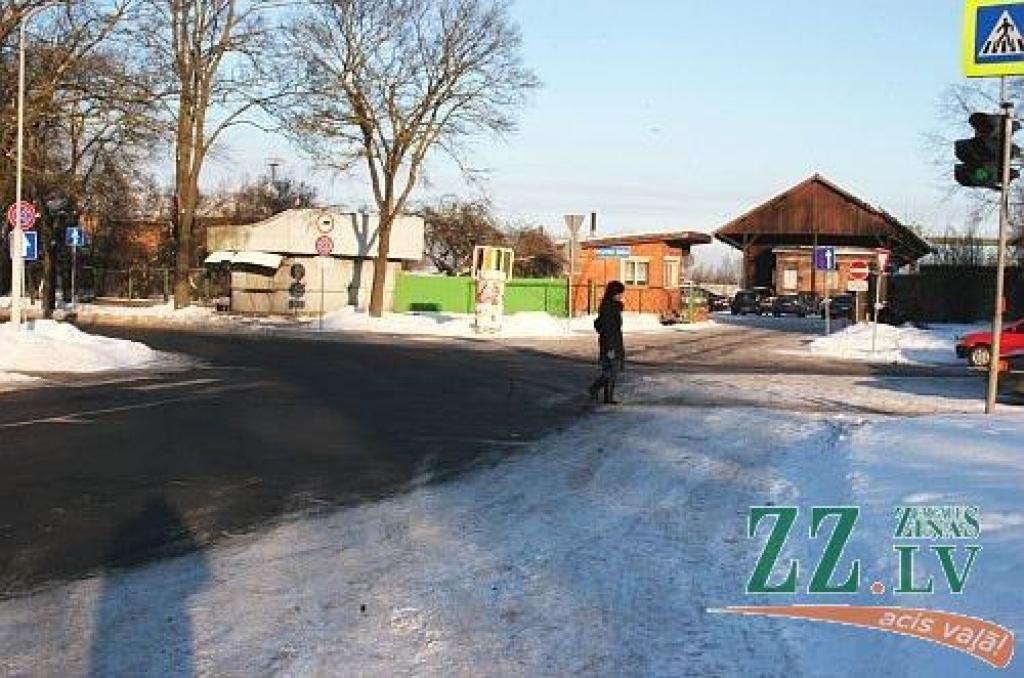 Aptuveni šeit, agrākajā preču un muitas zonā, plāno pārcelt autoostu.
Autors: Maira Dudareva