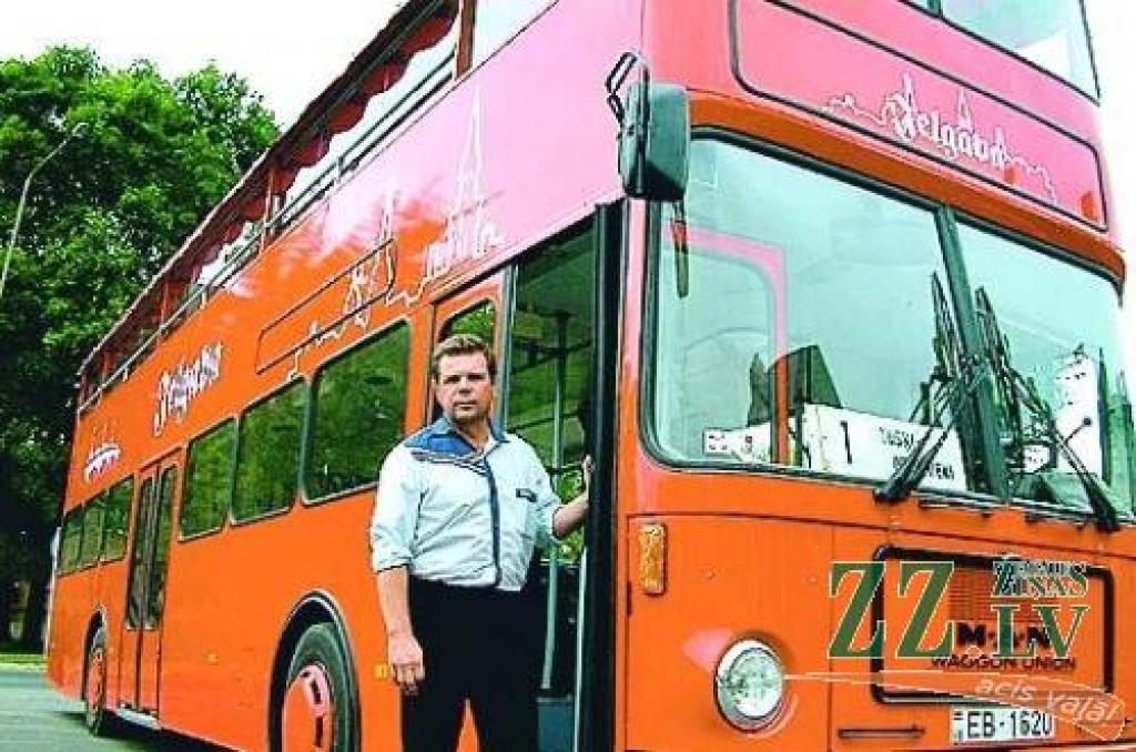 Divstāvu autobuss 2003. gadā vasarā, kad JAP to sāka izmantot sabiedriskā transporta maršrutos