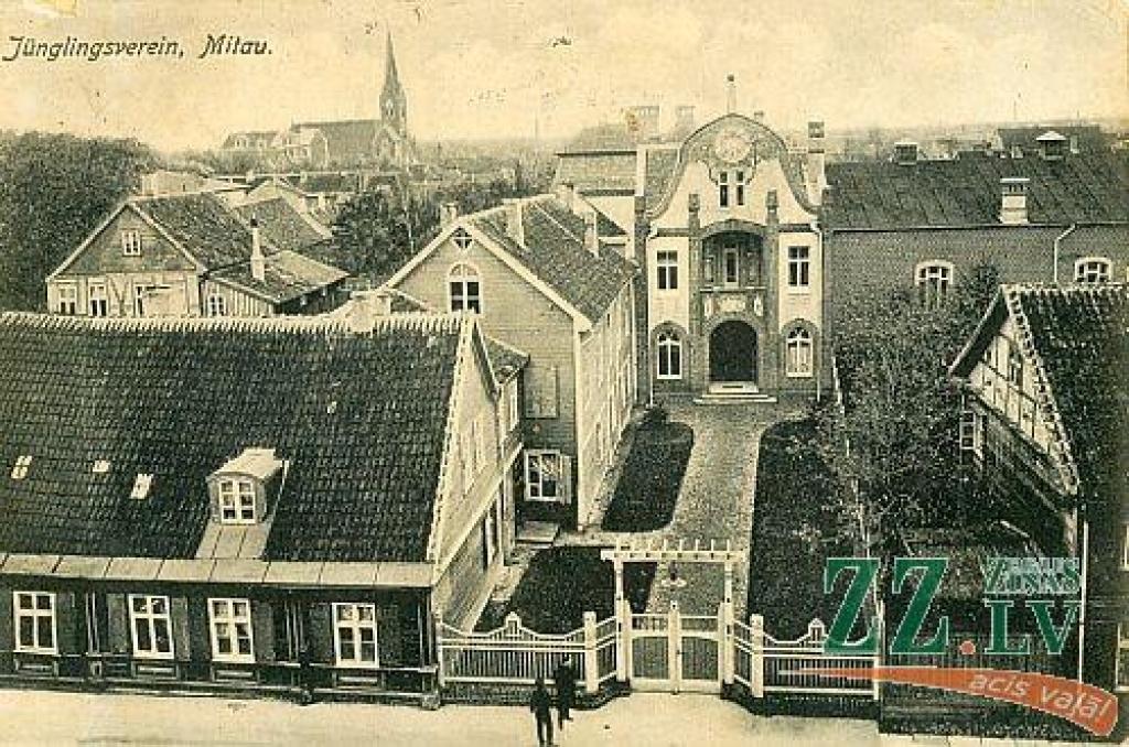 Interesanti, ka adrese Svētes ielā 25 pirmskara Jelgavā bija citam namam. Saistībā ar veco attēlu Jelgavas Vēstures un mākslas muzeja dati liecina, ka 1879.gadā Sv.Trīsvienības baznīcas draudzes mācītājs Gustavs Frīdrihs Zēzemanis (1839 –...