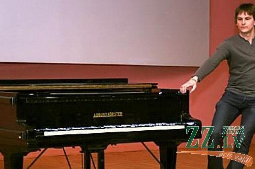 Nedēļas foto. Iesūti savu parakstu!

Ko novadu koru mēģinājumā dara diriģents Ints Teterovskis?

Aicinām jūs, lasītāji, iesūtīt publicēšanai gan savas, smaidu raisošas, ar Jelgavu un novadiem saistītas fotogrāfijas, gan asprātīgus...