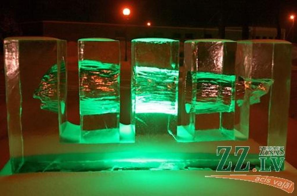 Piektdienas vakarā Uzvaras parks vēra vārtus XII Starptautiskā ledus skulptūru festivāla apmeklētājiem. Skatītāju vērtējumam nodots mākslinieku dažbrīd netradicionālais skatījums uz festivāla tēmu «Apkārt pasaulei».

Šogad festivālā dominē...
Autors: > www.zz.lv