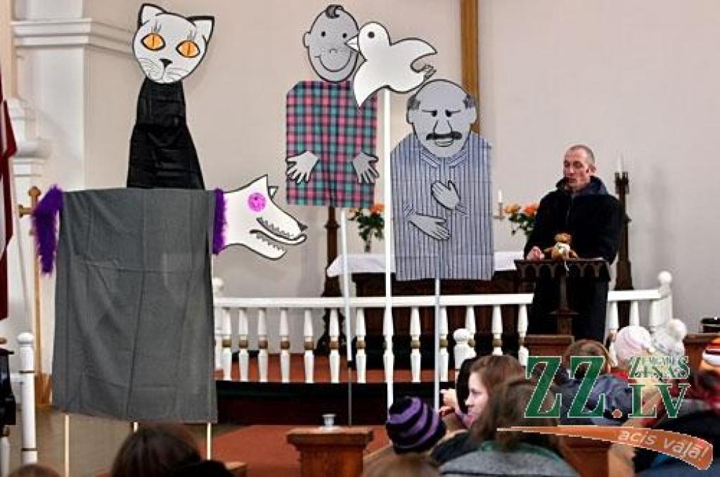 «Šādā sastāvā tas bija pasaules pirmatskaņojums,» pēc trešdienas koncerta ciklā «Iepazīsti ērģeles» Sv.Annas katedrālē jokojot konstatēja Varis Klausītājs – Pēterīša, vectēva, vilka, putniņa un visu citu lomu atveidotājs izrādē «Pēterītis...