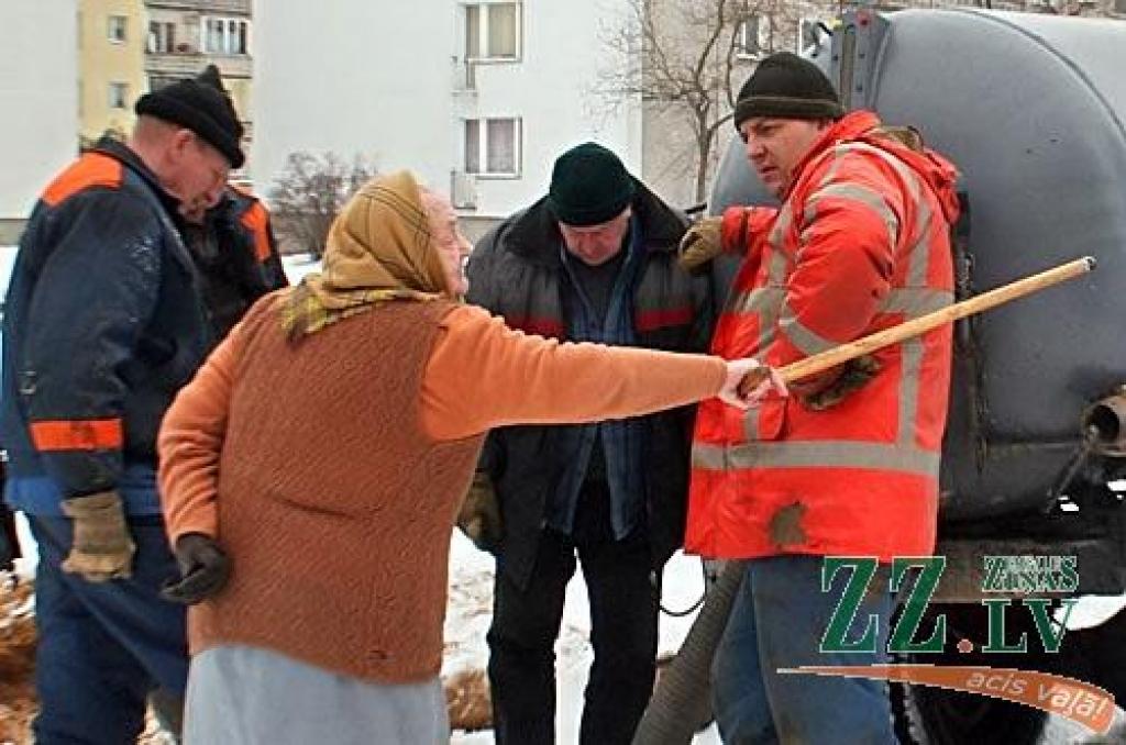 Nedēļas foto. Iesūti savu parakstu!

Aicinām jūs, lasītāji, iesūtīt publicēšanai gan savas, smaidu raisošas, ar Jelgavu un novadiem saistītas fotogrāfijas, gan asprātīgus parakstus publicētajam fotomirklim. Sūtiet tos uz e-pasta adresi...