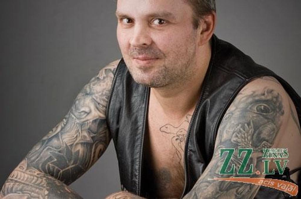 Edgars Zikmanis savus tetovējumus sācis veidot pirms vairāk nekā pieciem gadiem, bet joprojām visus nodomus nav īstenojis. Atsevišķus zīmējumus kopējā rakstā parasti savieno ar ēnojuma palīdzību.
Autors: no Edgara Zikmaņa personīgā arhīva