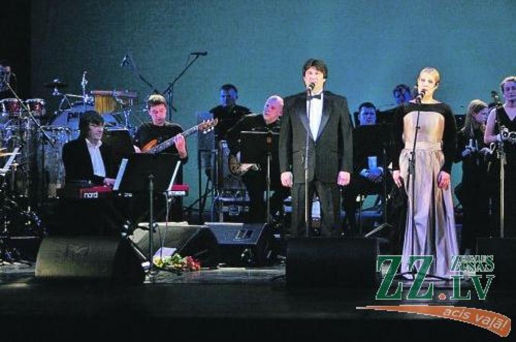 Kristīne Zadovska un Ingus Pētersons J.Lūsēna programmā «Mazu brīdi pirms...» popularizē latviešu dzejas klasiku.
Autors: Publicitātes foto