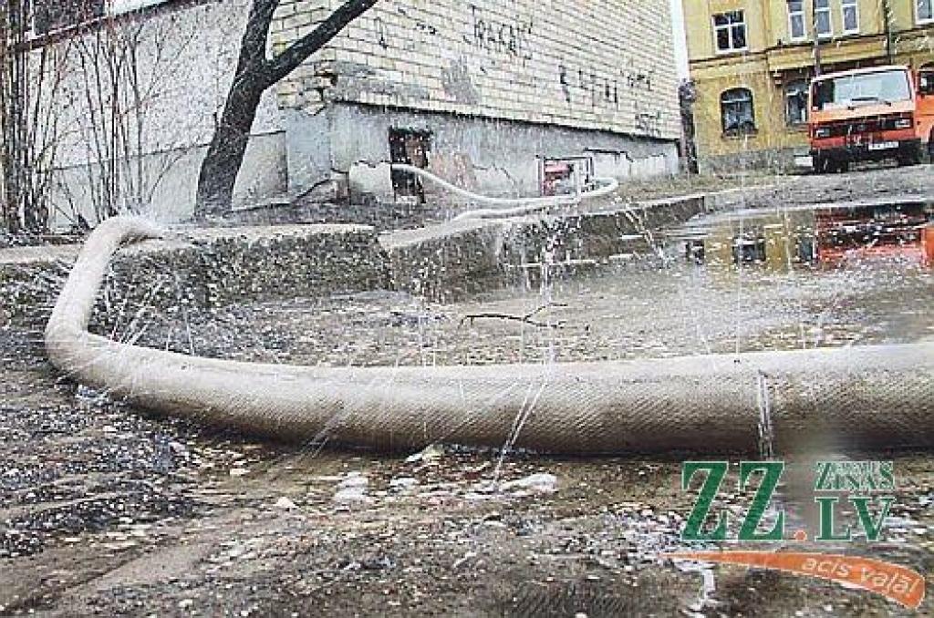 Nedēļas foto. Atsūti savu parakstu!

Aicinām jūs, lasītāji, iesūtīt publicēšanai gan savas, smaidu raisošas, ar Jelgavu un novadiem saistītas fotogrāfijas, gan asprātīgus parakstus publicētajam fotomirklim. Sūtiet tos uz e-pasta adresi...