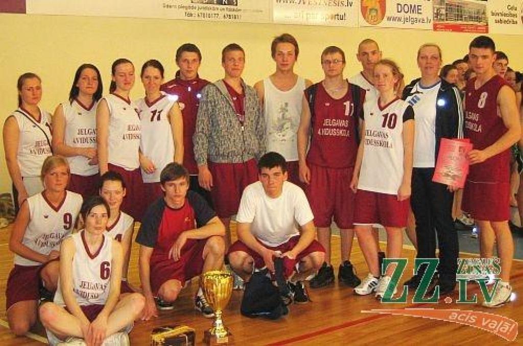 Pie «Lielās balvas» vidusskolēnu grupā tika 4.vidusskola.
Autors: no rīkotāju arhīva