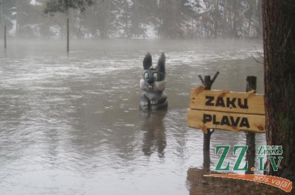 Tūristu iemīļotajā Zaķe pļavā Vilces upe, salīdzinot ar vasaras līmeni, pacēlusies par vairāk nekā diviem metriem
Autors: Kristīne Ābola