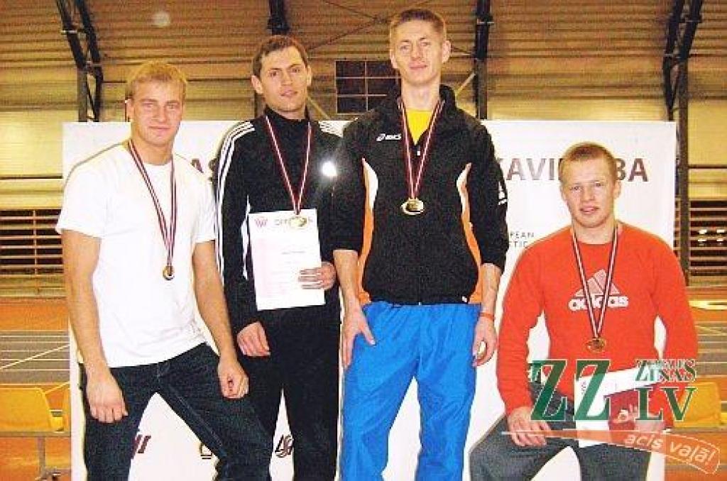 Stafetes čempioni (no kreisās) Roberts Rozenbahs, Mārtiņš Ralle, Vladislavs Prosmickis, Bogdans Komarovs.
Autors: Laila Nagle