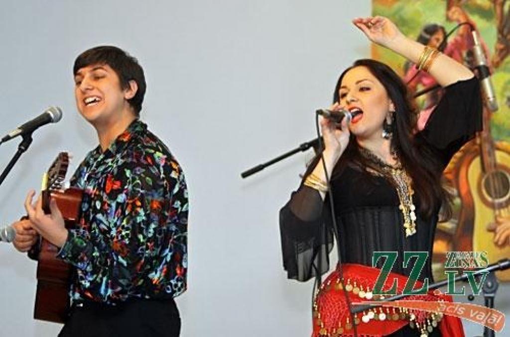 Lai rosinātu dziļāk iepazīt čigānu jeb romu vēsturi, kultūru, literatūru un mākslu, kas ir arī neatņemama visas Latvijas kultūras sastāvdaļa, noritējusi Jelgavas Sabiedrības integrācijas biroja rīkotā «Čigānu kultūras nedēļa». Par tās...