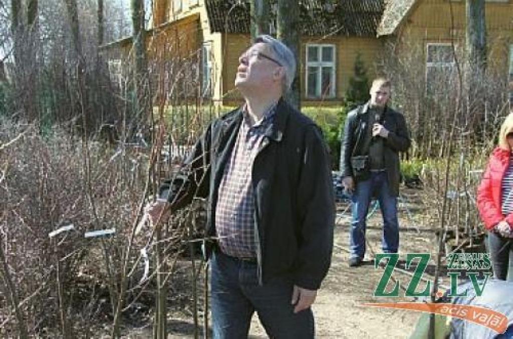 Nedēļas foto. Atsūti savu parakstu!

Ko domā Valdis Zatlers, pētot Zaļenieku kokaudzētavas piedāvājumu?

Aicinām jūs, lasītāji, iesūtīt publicēšanai gan savas, smaidu raisošas, ar Jelgavu un novadiem saistītas fotogrāfijas, gan asprātīgus...